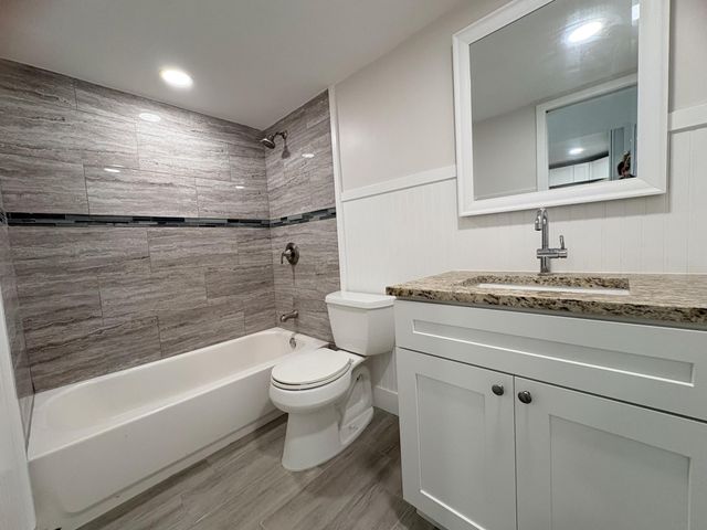 2202 NE 36th Street 17, Lighthouse Point, FL 33064