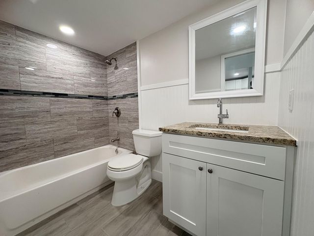 2202 NE 36th Street 17, Lighthouse Point, FL 33064