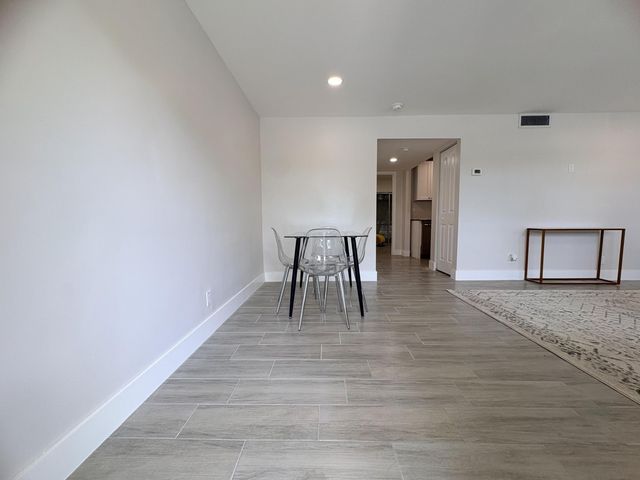 2202 NE 36th Street 17, Lighthouse Point, FL 33064