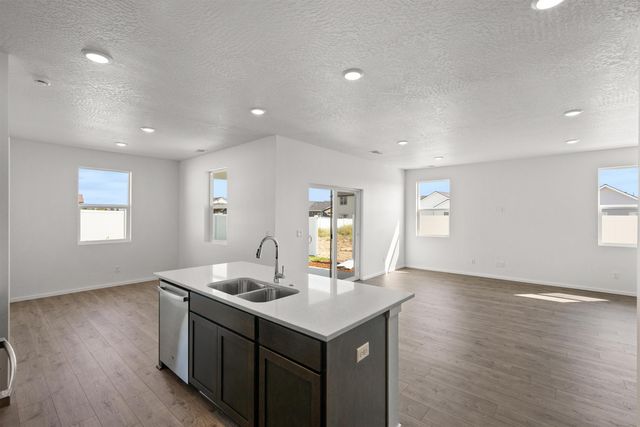 411 N ARCADIA Ave, Deer Park, WA 99006