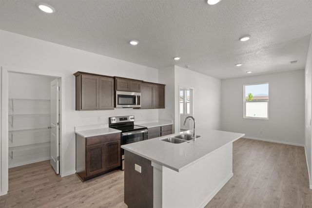 411 N ARCADIA Ave, Deer Park, WA 99006