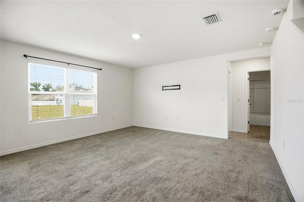 Image 11 of property listing at 16372 NW 190TH STREET, High Springs, FL 32643