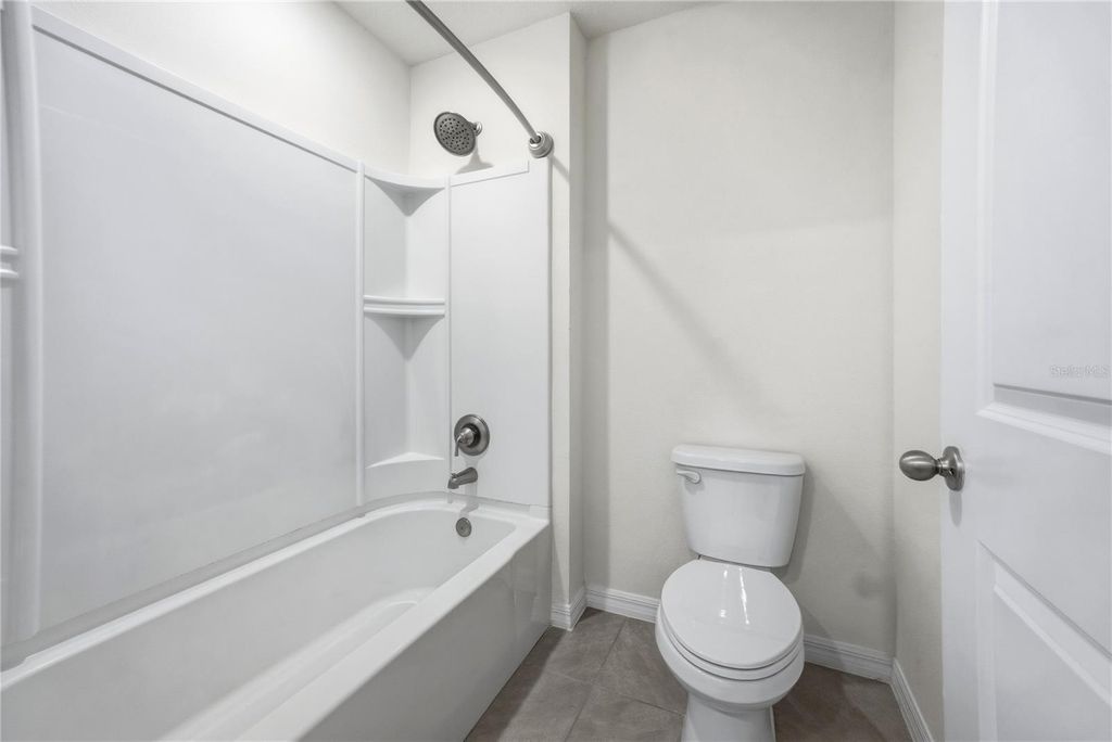 Image 13 of property listing at 16372 NW 190TH STREET, High Springs, FL 32643