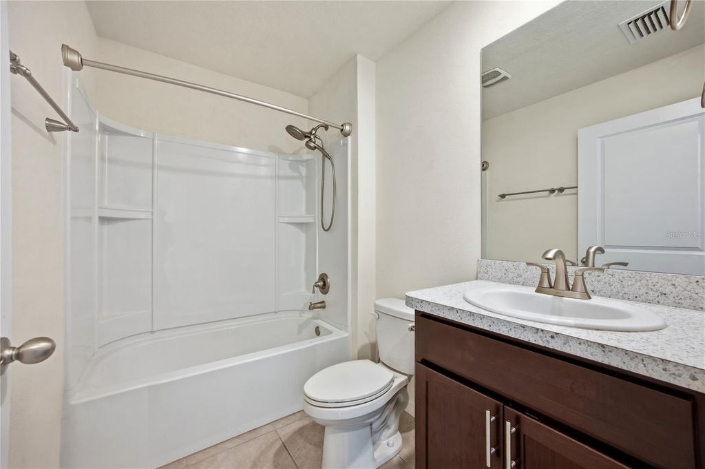 Image 25 of property listing at 16372 NW 190TH STREET, High Springs, FL 32643