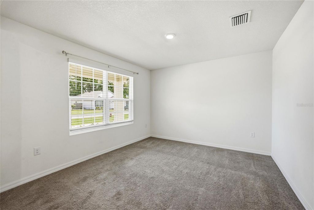 Image 5 of property listing at 16372 NW 190TH STREET, High Springs, FL 32643