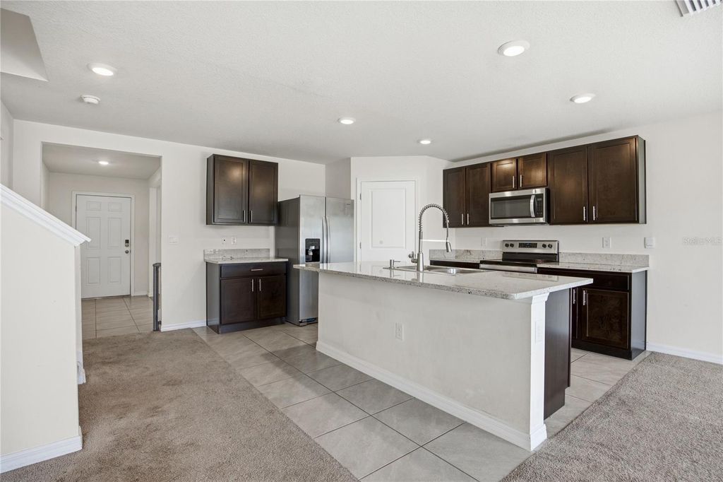 Image 6 of property listing at 16372 NW 190TH STREET, High Springs, FL 32643