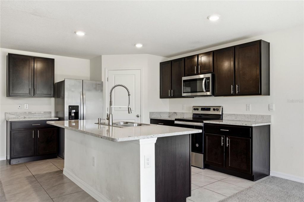 Image 7 of property listing at 16372 NW 190TH STREET, High Springs, FL 32643