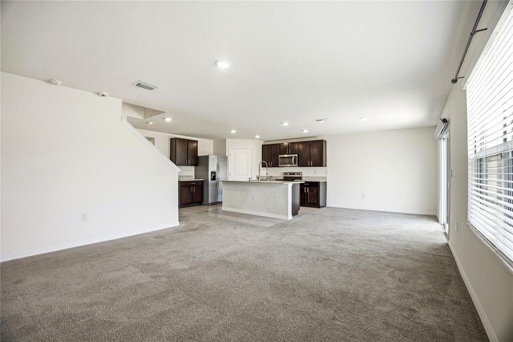 Image 10 of property listing at 16372 NW 190TH STREET, High Springs, FL 32643