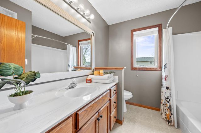 19810 Evensong Avenue, Farmington, MN 55024