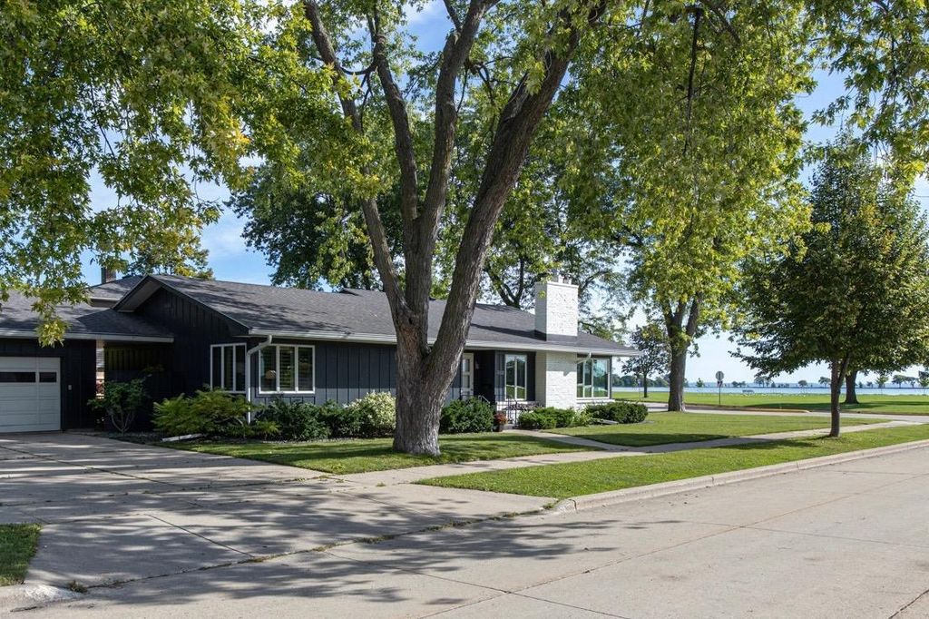 1120 BALDWIN AVENUE, Oshkosh, WI 54901