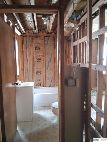 4713 N 14th Street, Omaha, NE 68110