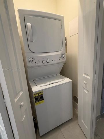 8001 NW 41st St F-310, Doral, FL 33166