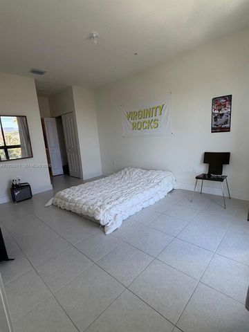 8001 NW 41st St F-310, Doral, FL 33166