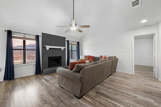 5600 Fox Hunt Drive, Arlington, TX 76017
