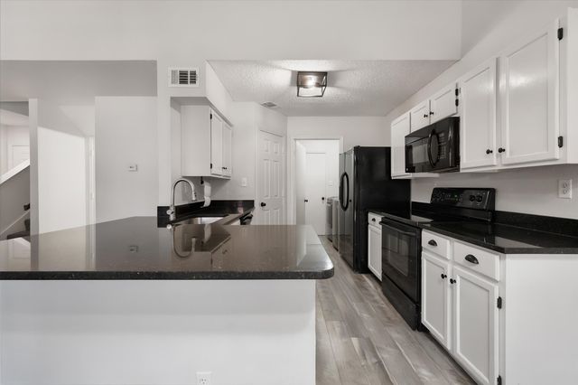 5600 Fox Hunt Drive, Arlington, TX 76017