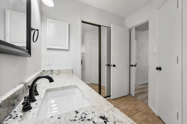 5600 Fox Hunt Drive, Arlington, TX 76017