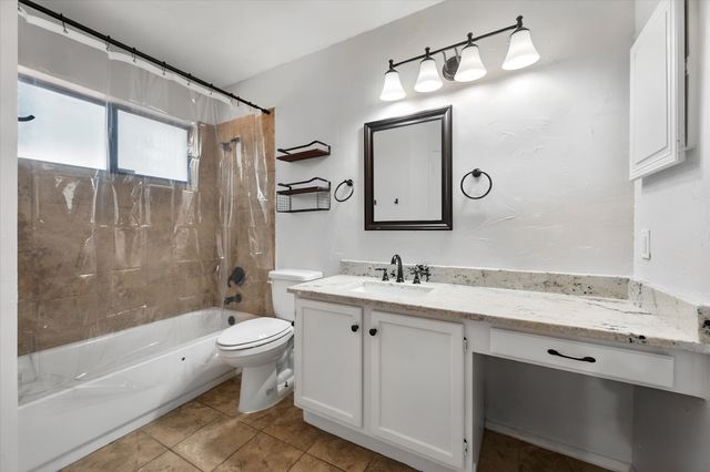 5600 Fox Hunt Drive, Arlington, TX 76017