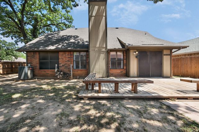 5600 Fox Hunt Drive, Arlington, TX 76017