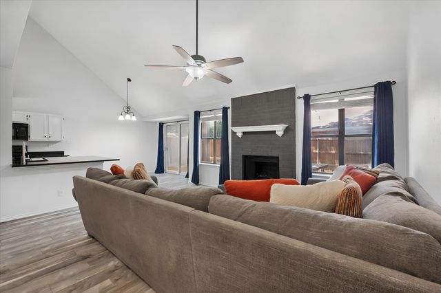 5600 Fox Hunt Drive, Arlington, TX 76017