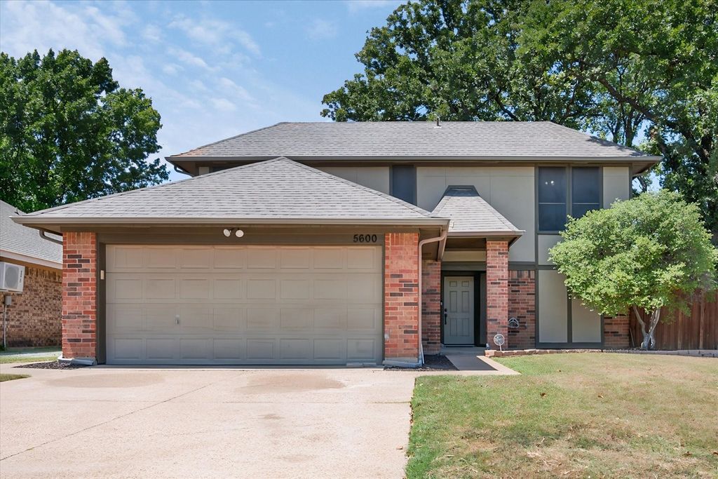 5600 Fox Hunt Drive, Arlington, TX 76017