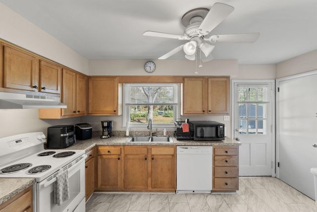 129 Greenbriar Road, Lexington, KY 40503