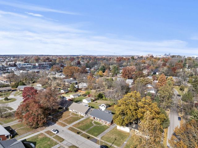 129 Greenbriar Road, Lexington, KY 40503