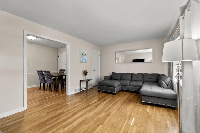 129 Greenbriar Road, Lexington, KY 40503