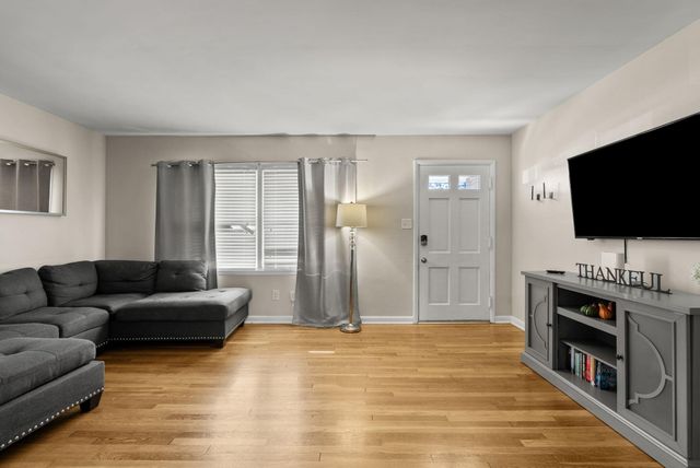 129 Greenbriar Road, Lexington, KY 40503