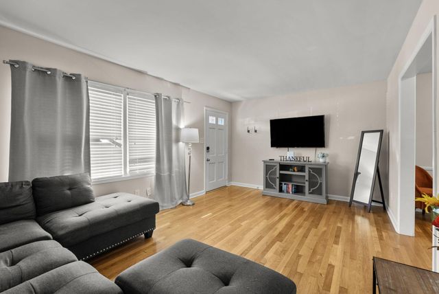 129 Greenbriar Road, Lexington, KY 40503