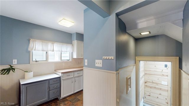 1940 Falls Avenue, Cuyahoga Falls, OH 44223