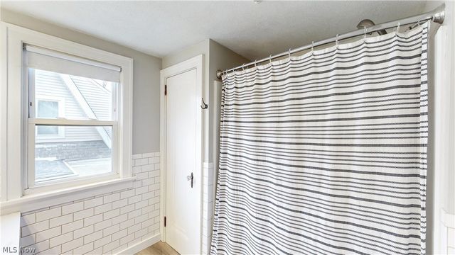 1940 Falls Avenue, Cuyahoga Falls, OH 44223