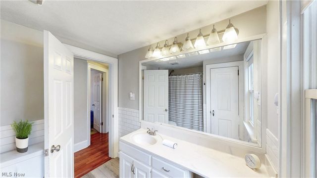 1940 Falls Avenue, Cuyahoga Falls, OH 44223