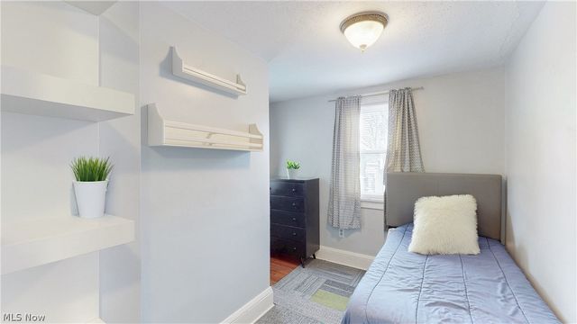 1940 Falls Avenue, Cuyahoga Falls, OH 44223