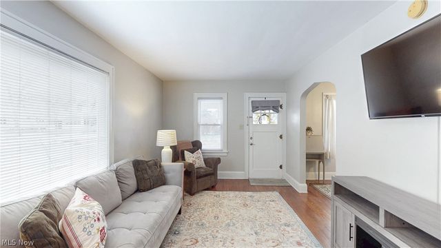 1940 Falls Avenue, Cuyahoga Falls, OH 44223