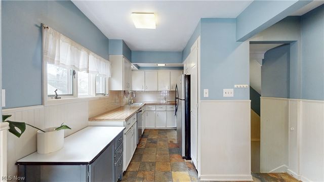 1940 Falls Avenue, Cuyahoga Falls, OH 44223