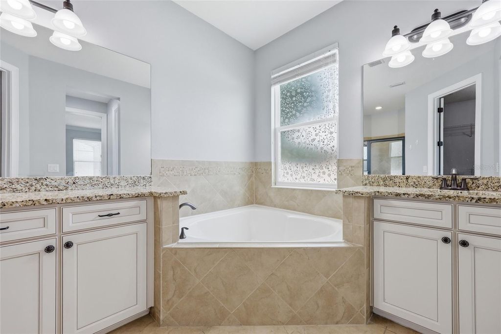 Image 21 of property listing at 10319 LAVANDE DRIVE, Orlando, FL 32836