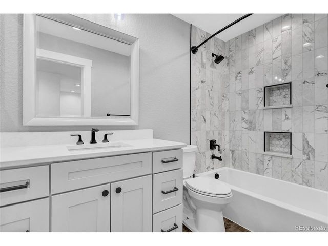 3672 S Perth Cir 105, Aurora, CO 80013