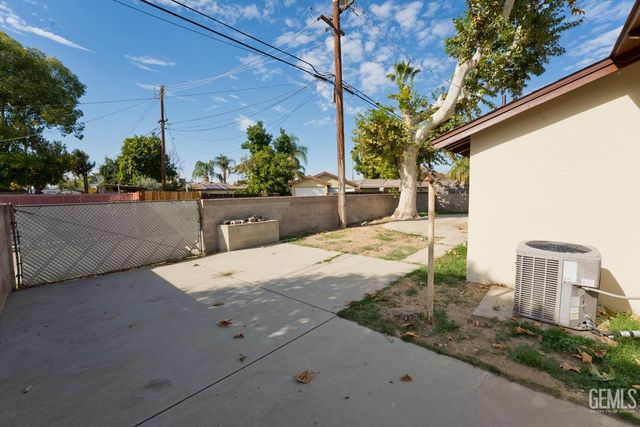 515 Acacia Avenue, Shafter, CA 93263