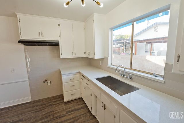 515 Acacia Avenue, Shafter, CA 93263