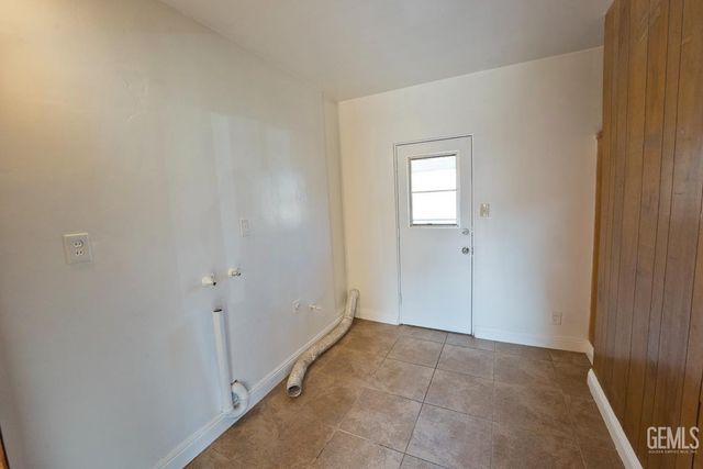 515 Acacia Avenue, Shafter, CA 93263