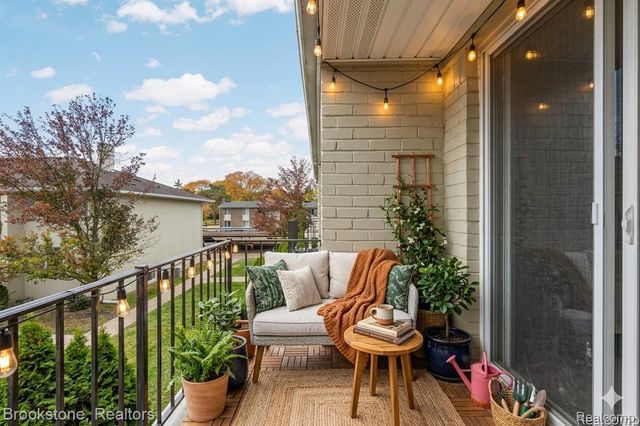 1965 Axtell Drive 4, Troy, MI 48084