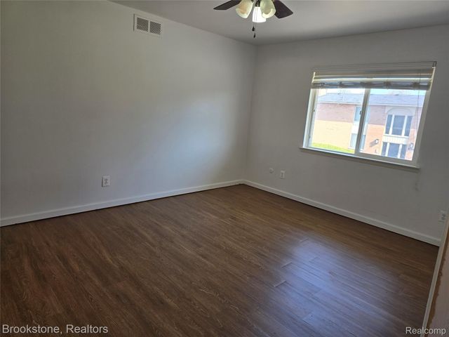 1965 Axtell Drive 4, Troy, MI 48084