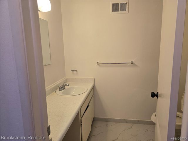 1965 Axtell Drive 4, Troy, MI 48084