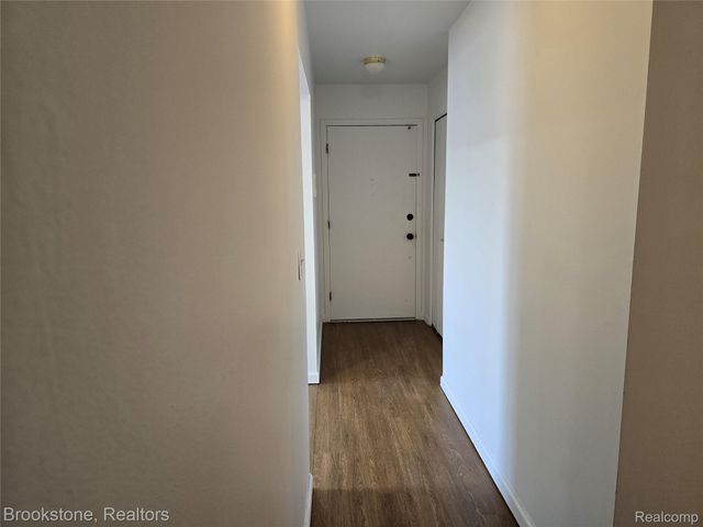 1965 Axtell Drive 4, Troy, MI 48084
