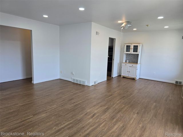 1965 Axtell Drive 4, Troy, MI 48084