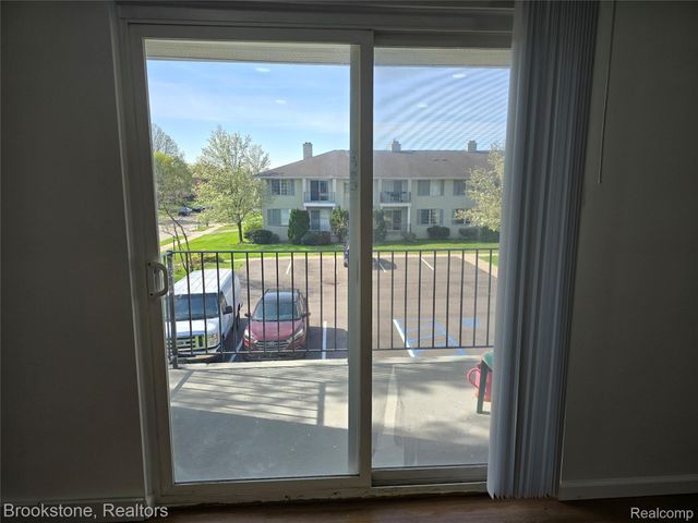 1965 Axtell Drive 4, Troy, MI 48084
