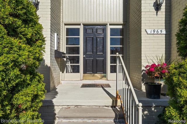 1965 Axtell Drive 4, Troy, MI 48084