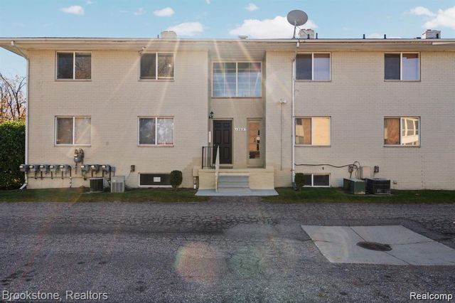 1965 Axtell Drive 4, Troy, MI 48084