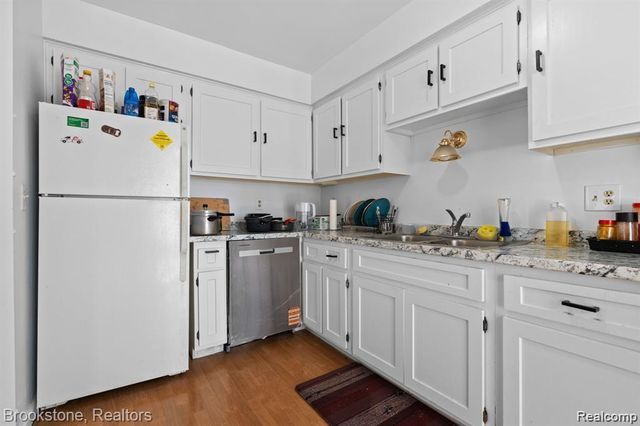 1965 Axtell Drive 4, Troy, MI 48084
