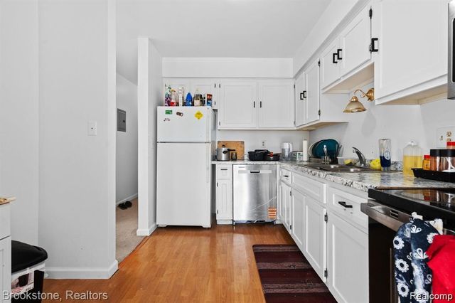 1965 Axtell Drive 4, Troy, MI 48084